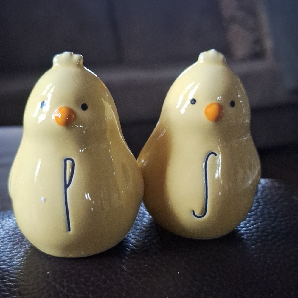 Rae Dunn Easter Chicks Salt & Pepper Shakers.no Basket